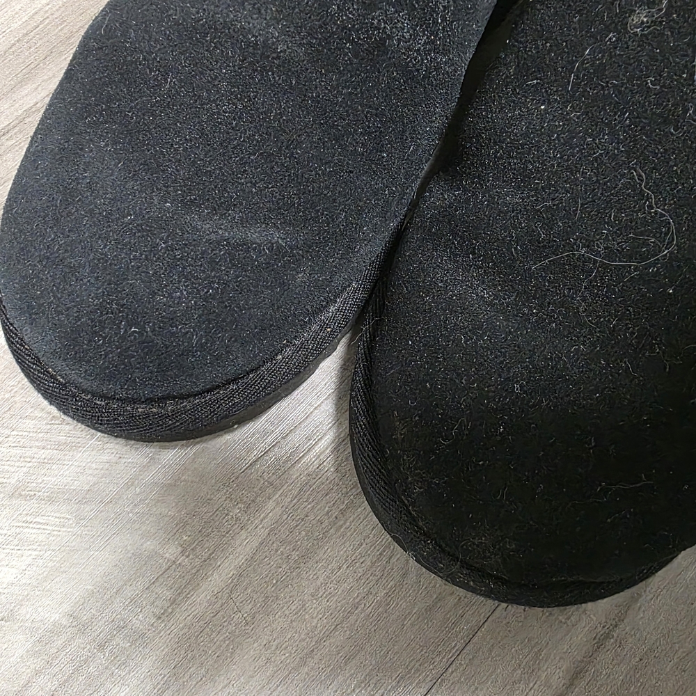 UGG Classic Slippers - Picture 6 of 7